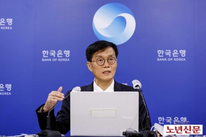 서울노년신문 사진공동취재단 이창용 한국은행 총재가 13일 서울 중구 한국은행에서 열린 통화정책방향 기자간담회에서 취재진 질문에 답하고 있다 20220713
