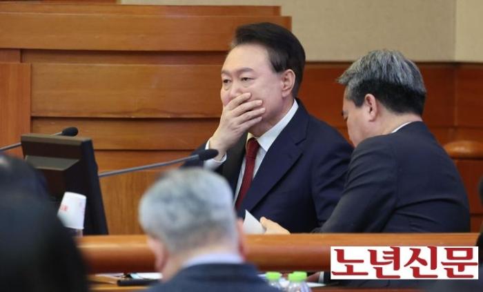 서울뉴시스 사진공동취재단 윤석열 대통령이 6일 서울 종로구 헌법재판소 대심판정에서 열린 탄핵 심판 6차 변론에 출석해 있다 20250206
