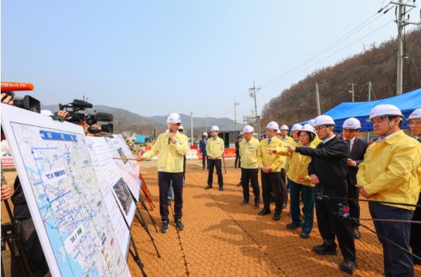 김민석 국무총리, 세종-안성 고속도로 안전 점검