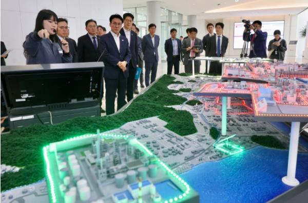 김민석 국무총리 여수국가산업단지 LG화학공장 방문 기사 이미지